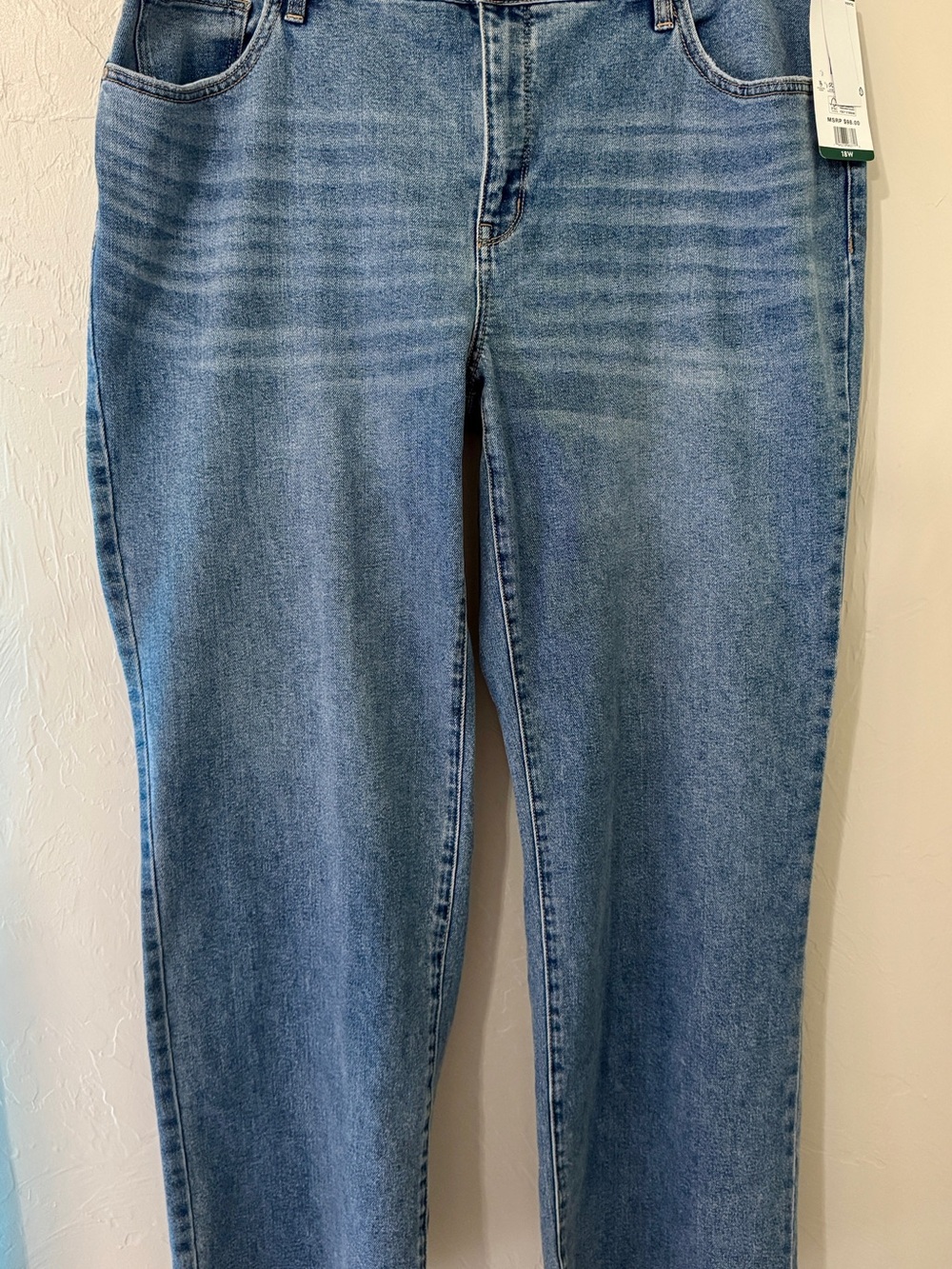 Straight-Leg Women's Jeans in Medium Blue Wash